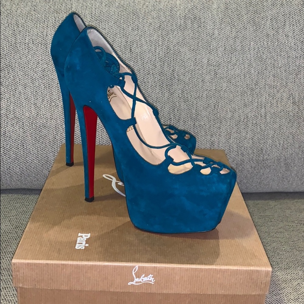 AUTHENTIC Christian Louboutin Ghildarc 160